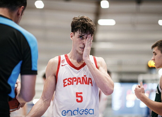 M.Saint-Supery susižeidė čiurną (FIBA nuotr.)