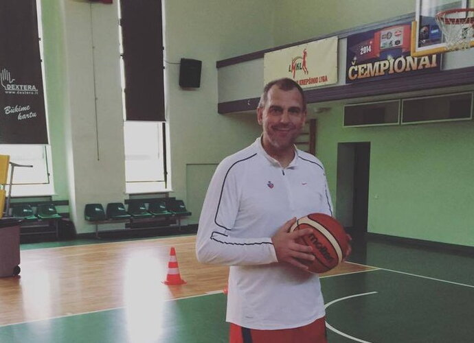 G.Einikis parodė, jog dar gali įkrauti kamuolį iš viršaus