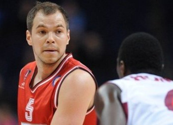 Steponas Babrauskas tiki savo komandos draugu (Fotodiena.lt)