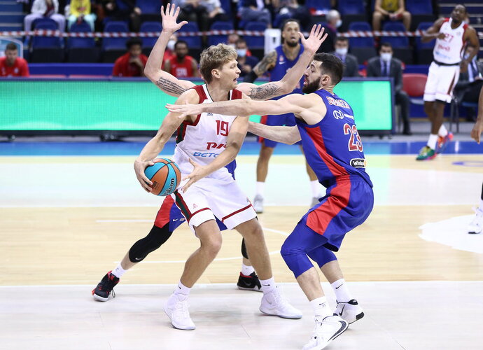 M.Kuzminskas ir M.Kalnietis kovos prieš Panevėžio ekipą