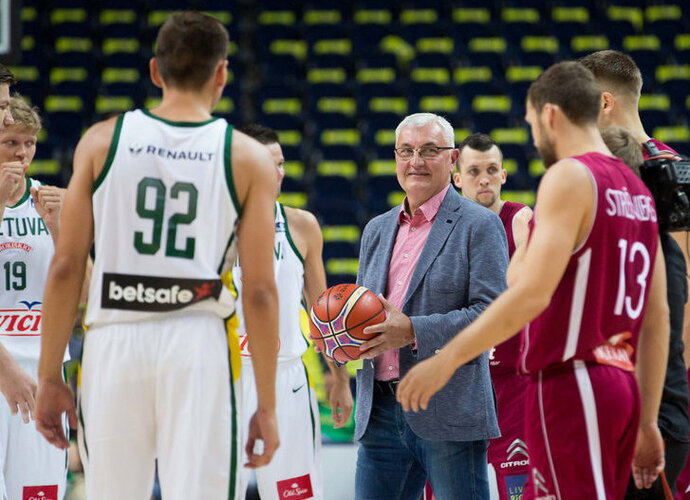 J.Kazlauskas atidžiai rinksis naują darbovietę (BNS nuotr.)