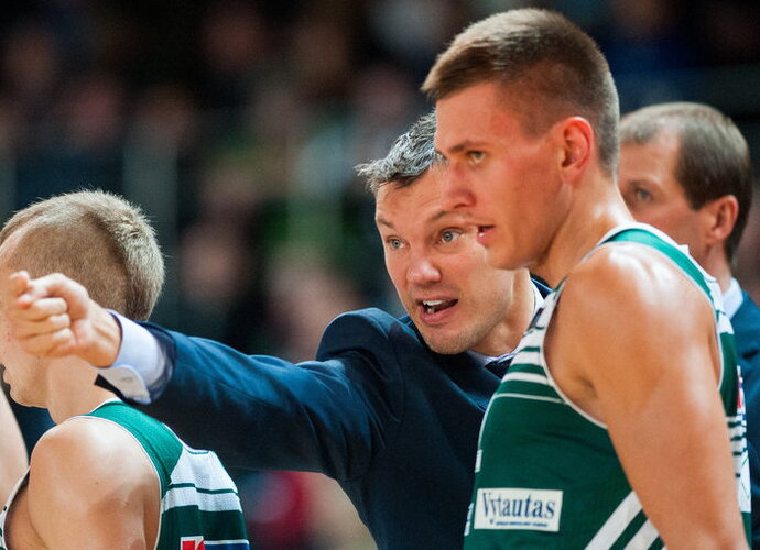 S.Jovaiša giria Š.Jasikevičiaus darbą su jaunimu (Fotodiena.lt)