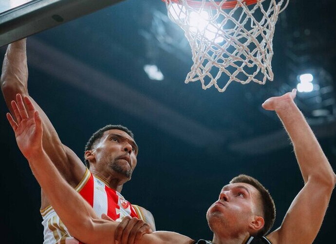 J.Bolomboy'us domina Milano komandą 