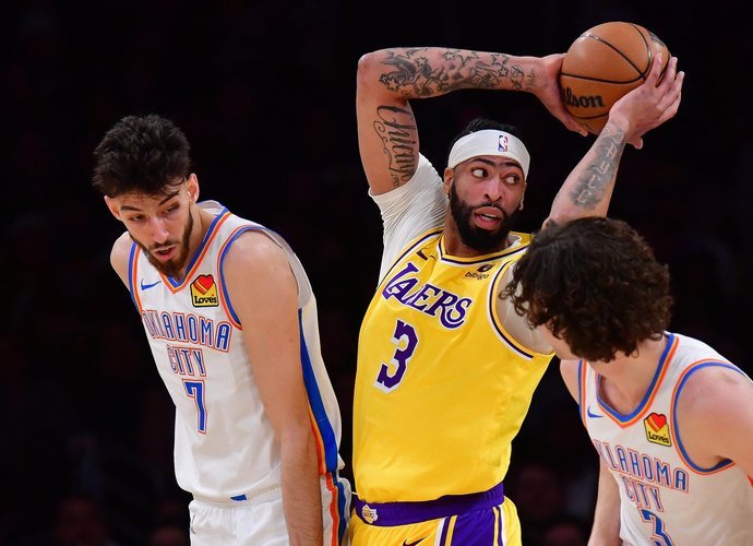A.Davisas vedė „Lakers“ į pergalę (Scanpix nuotr.)