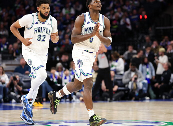 Šis duetas vedė į pergalę „Timberwolves“ (Scanpix nuotr.)