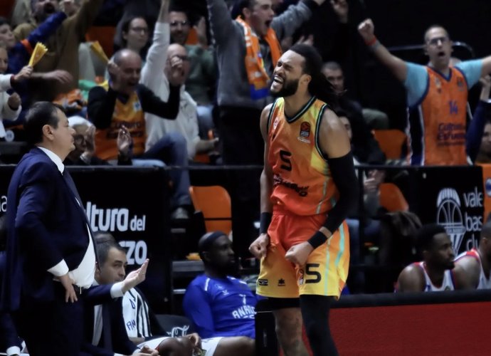 J.Webbas tapo mačo herojumi (Euroleague.net)