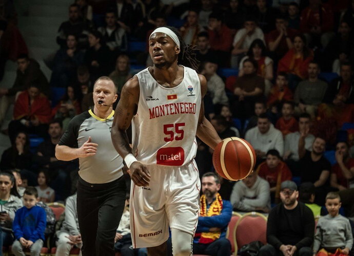 K.Perry sieks vėl vesti į priekį juodkalniečius (FIBA nuotr.)