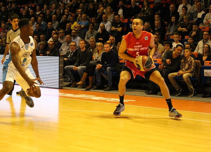 E.Lasisi gavo griežtą suspendavimą (FIBA Europe nuotr.)