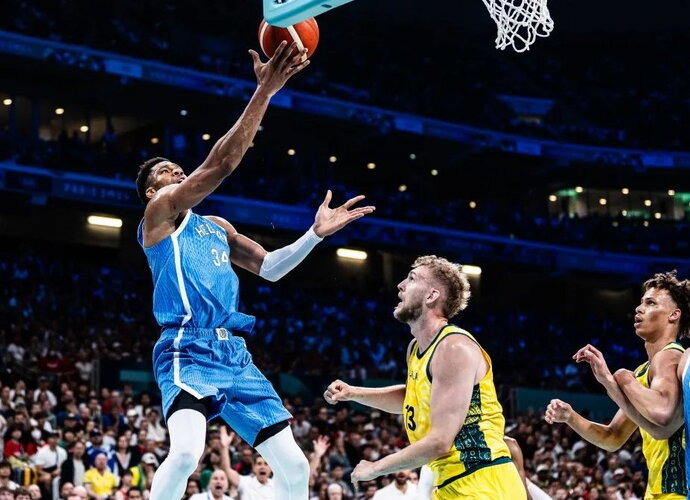 G.Antetokounmpo vedė graikus į pergalę (FIBA nuotr.)