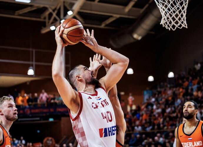 I.Zubacas dominavo (FIBA nuotr.)