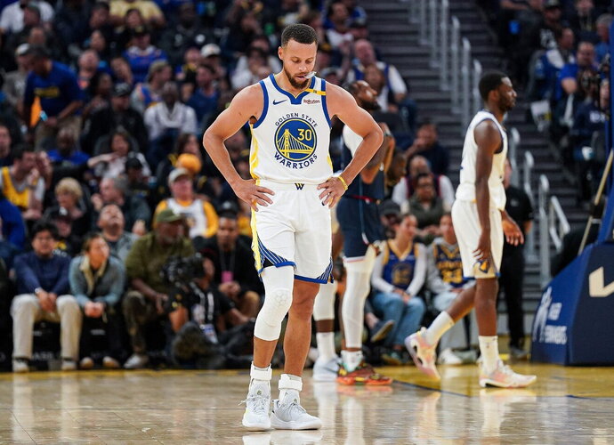S.Curry rungtynes baigė rūbinėje (Scanpix nuotr.)