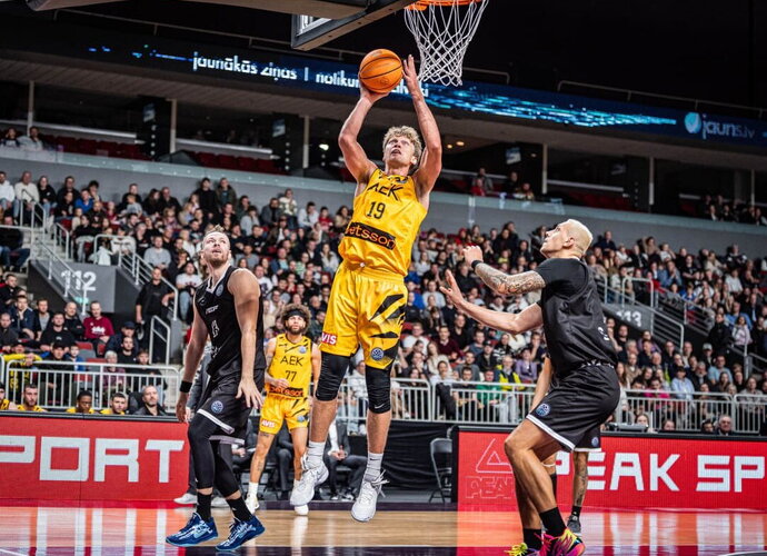 M.Kuzminskas žibėjo mače Rygoje (FIBA nuotr.)