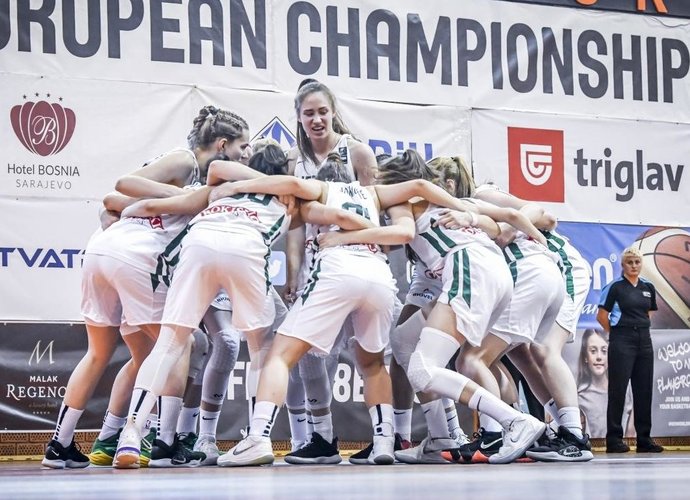 Aštuoniolikmetės įveikė kaimynes (FIBA nuotr.)