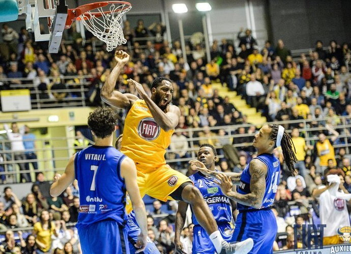 D.J.White'as domina Katalonijos klubą