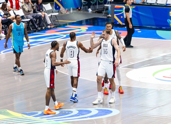 T.Cavanaugh prie pergalės prisidėjo dvigubu dubliu (FIBA nuotr.)