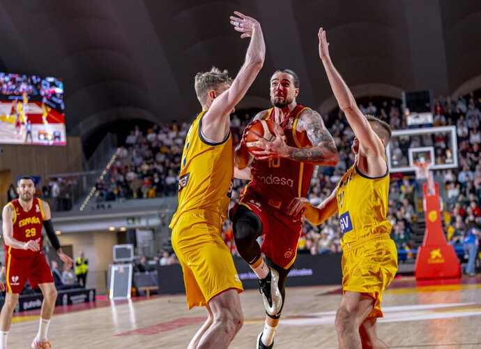 Niekas nepranoko vos 12 taškų surinkusio F.Alonso (FIBA nuotr.)