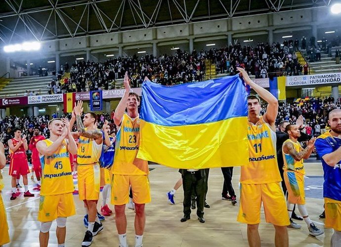 Ukrainos rinktinė buvo pasitikta ir išlydėta plojimais (FIBA Europe nuotr.)