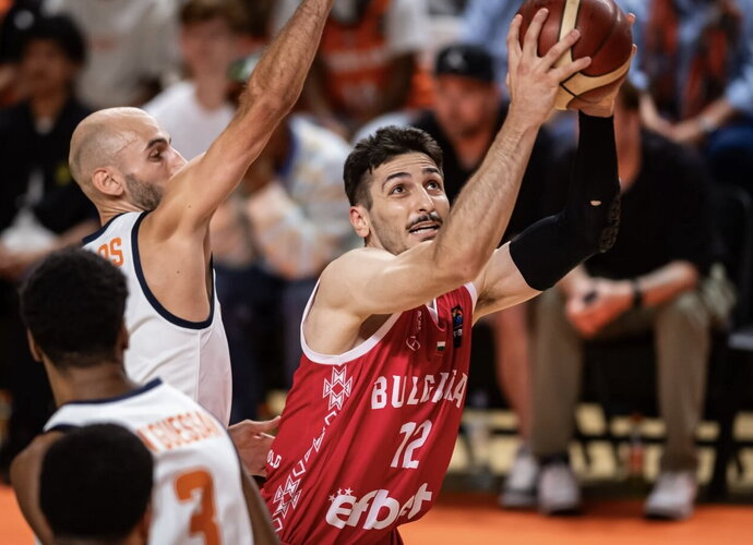 B.Mladenovas debiutuos Eurolygoje (FIBA nuotr.)