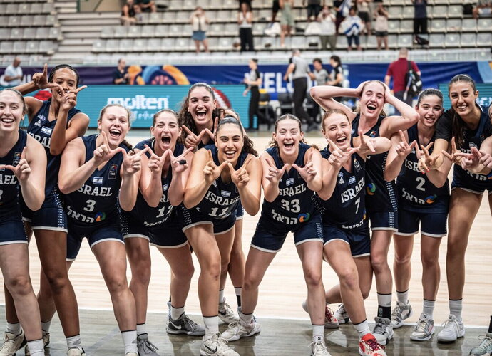 Izraelio 20-metės žengė į ketvirtfinalį (FIBA nuotr.)