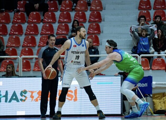 M.Sajus rinko atkovotus kamuolius (FIBA Europe nuotr.)