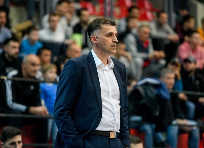J.Sesaras perima gimtinės rinktinės vairą