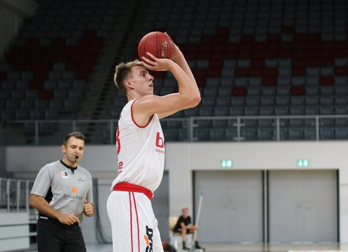 A.Kulboka paleido penkias taiklias tolimas bombas