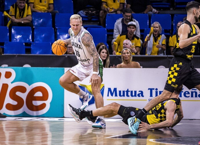 J.Timmos šeima nenuleidžia rankų (FIBA nuotr.)