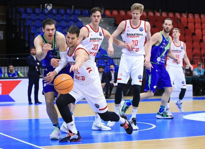 Čekijos klubas išsigelbėjo lemiamu metu (FIBA Europe nuotr.)