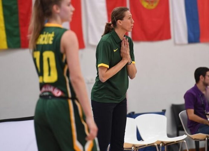 J.Štreimikytė-Virbickienė išsirinko 18-mečių rinktinės kandidates (Foto: Dmitrijus Radlinskas)