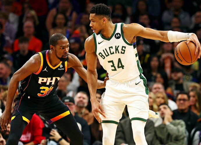 K.Durantas triumfavo akistatoje su G.Antetokounmpo (Scanpix nuotr.)