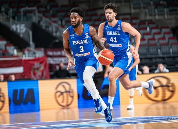 K.Carringtonas sėkmingai debiutavo Izraelio rinktinėje (FIBA nuotr.)