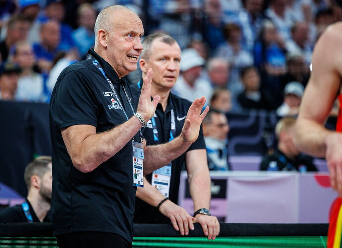 R.Kurtinaitis apžvelgė rungtynes (BNS nuotr.)