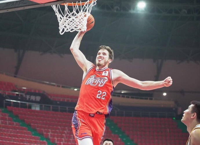 T.J.Leafas domina Tel Avivo klubą