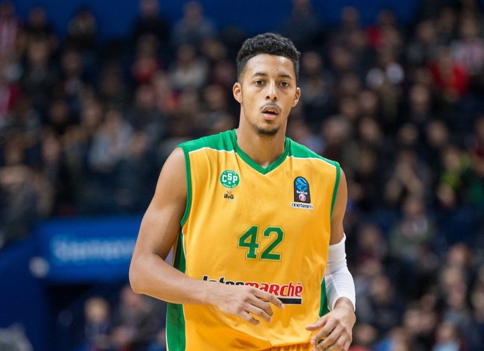 W.Howardas keliasi į NBA (BNS nuotr.)