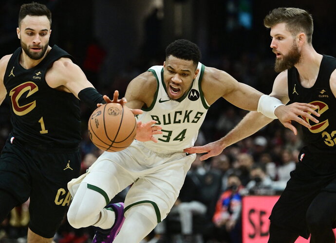 G.Antetokoumpo rinko dvigubą dublį (Scanpix nuotr.)