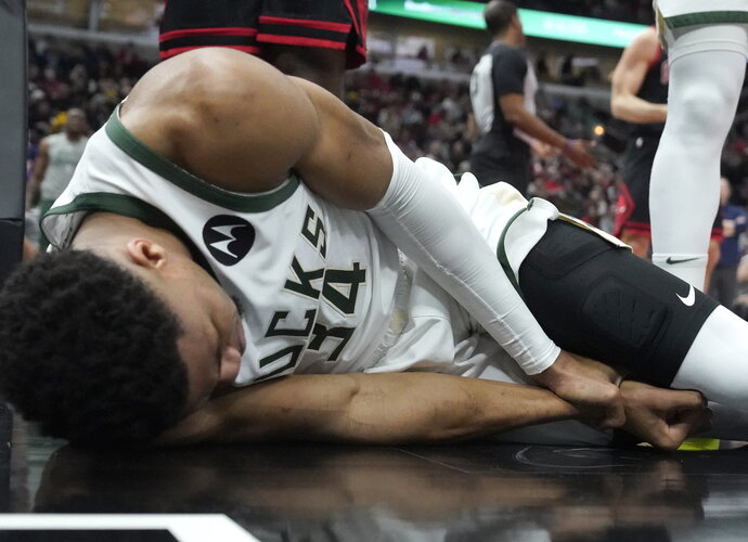 G.Antetokounmpo neiškrito ilgam (Scanpix nuotr.)