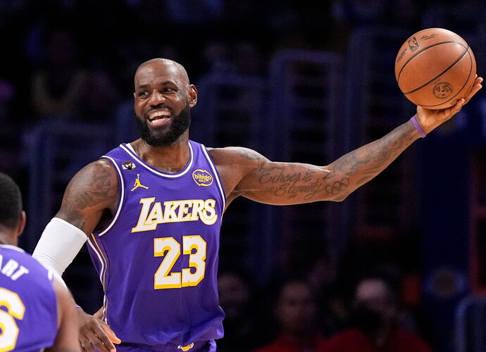 LeBronas toliau ryškiai įrašinėja savo vardą į lygos metraščius (Scanpix nuotr.)