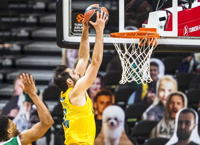O.Casspi ėmėsi lyderio vaidmens (BNS nuotr.)