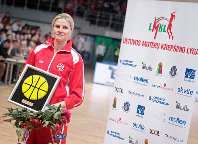 E.Briedytė šeštą kartą per savo karjerą laimėjo tritaškių konkursą (Foto: Augustas Didžgalvis)