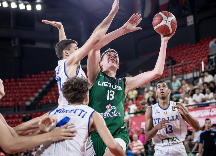 Lietuviai tęsia kovas (FIBA nuotr.)