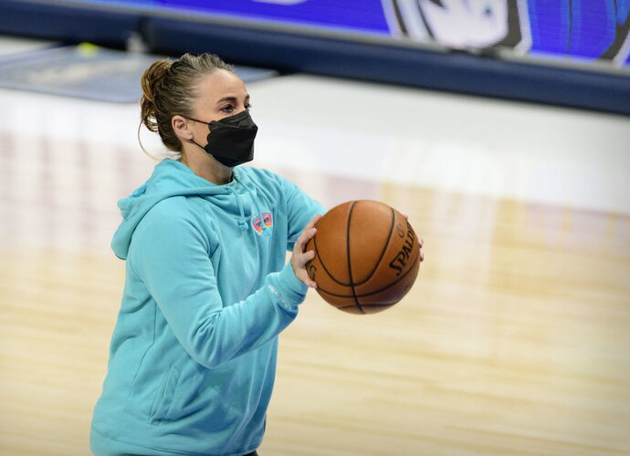 B.Hammon gali tapti pirmąja NBA vyr. trenere moterimi (Scanpix nuotr.)