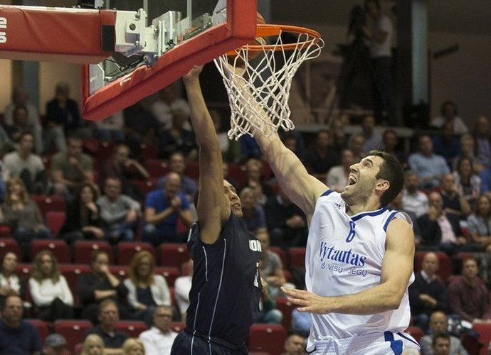 E.Žukauskas bandė susikalbėti su K.Apsičiu (FIBA Europe nuotr.)