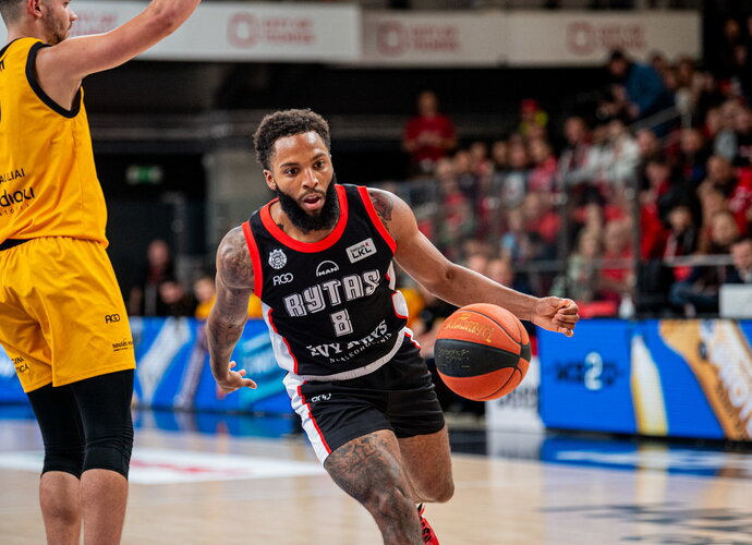R.Cole'as papasakojo apie kolekcionuojamus sportbačius („Betsafe-LKL“ nuotr.)