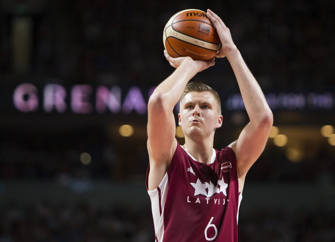 K.Porzingis pasveiko ir padės latviams (www.kavolelis.lt)