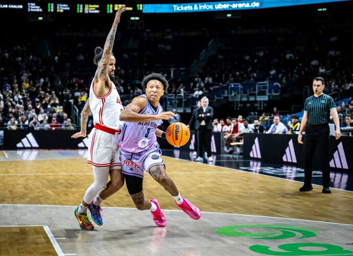 B.Ellisas papildė Dubajaus ekipą (FIBA nuotr.)