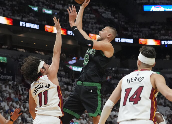 K.Porzingis iškrito antrajame kėlinyje (Scanpix nuotr.)