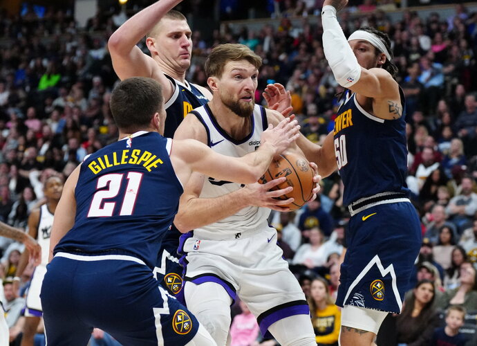 D.Sabonis parklupdė čempionus (Scanpix nuotr.)