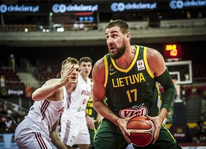 J.Valančiūnas rudenį žais puikiai pažįstamoje „Siemens“ arenoje (FIBA Europe nuotr.)