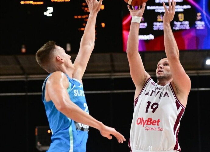 R.Lomažas pergalės nenukalė