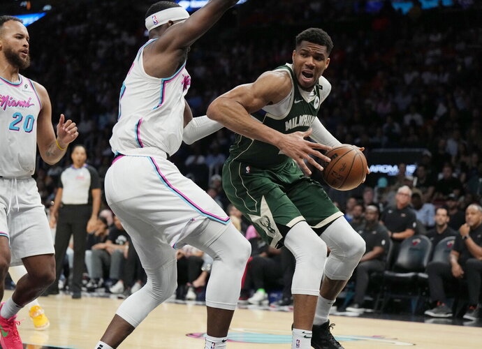 G.Antetokounmpo rinko trigubą dublį (Scanpix nuotr.)
